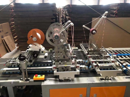 波形箱のための250mm×250mmの紙箱のホールダーのGluer機械