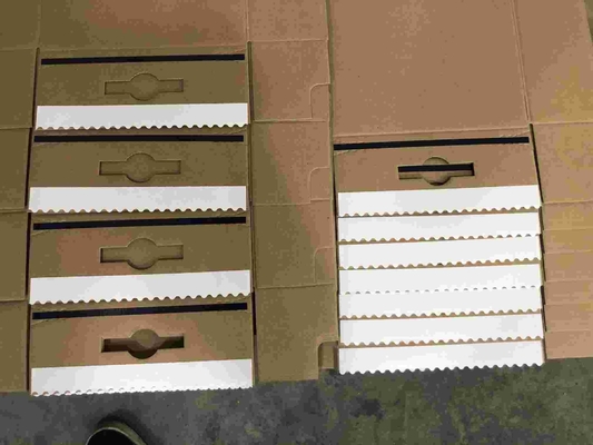 機械18KW 380Vを作るフル オートのカートン箱は箱装置を波形を付けた